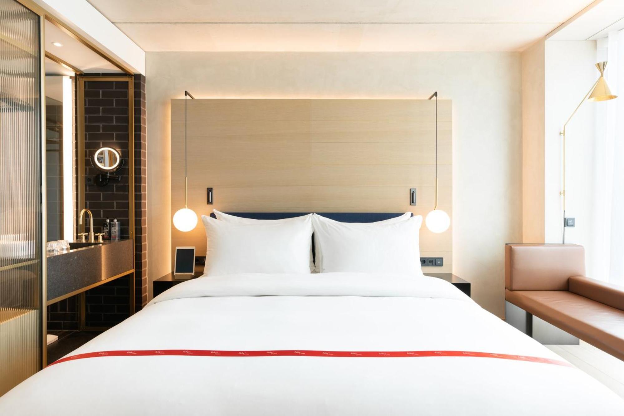 Ruby Emma Hotel 4*